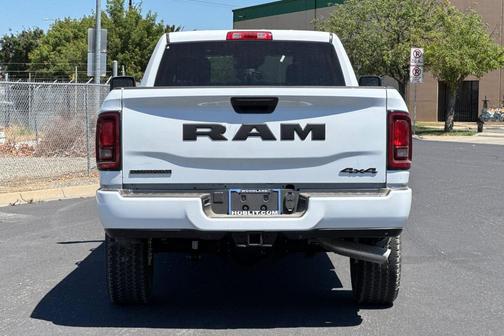 Bright White Clearcoat 2026 RAM 3500 Big Horn Crew Cab 4x4 8' Box