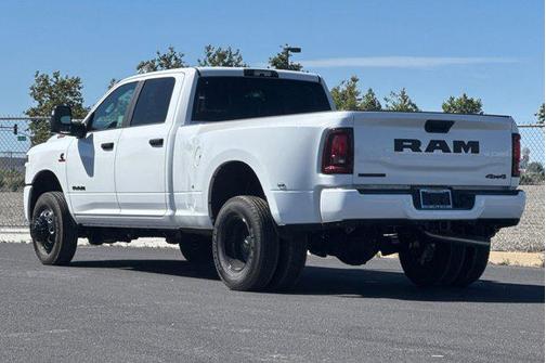 Bright White Clearcoat 2026 RAM 3500 Big Horn Crew Cab 4x4 8' Box