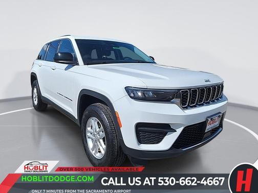 Bright White Clearcoat 2023 Jeep Grand Cherokee Laredo
