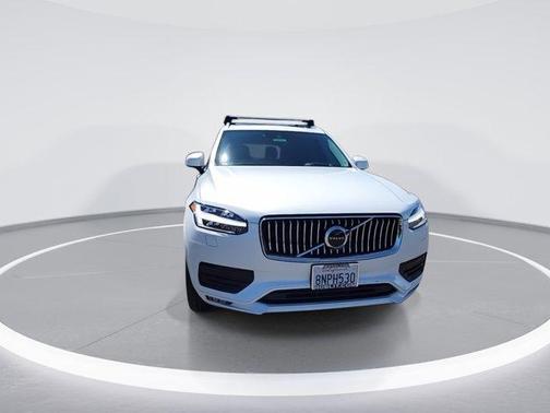 Crystal White Metallic 2020 Volvo XC90 T6 Momentum