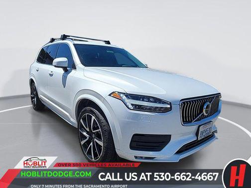 Crystal White Metallic 2020 Volvo XC90 T6 Momentum