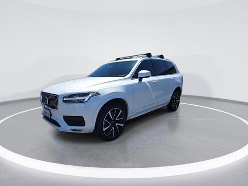 Crystal White Metallic 2020 Volvo XC90 T6 Momentum