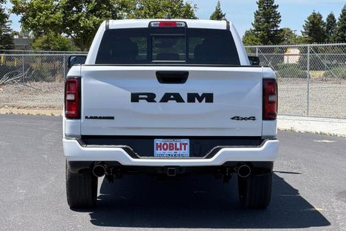 Ivory White Tri-Coat Pearlcoat 2026 RAM 1500 Laramie