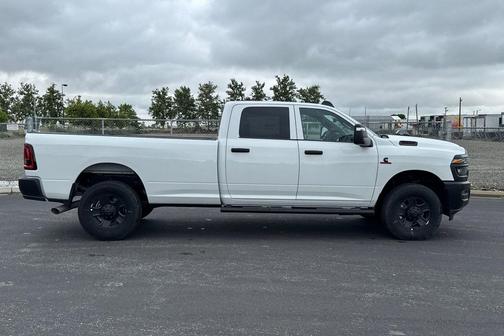 Bright White Clearcoat 2026 RAM 3500 Tradesman Crew Cab 4x4 8' Box