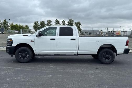 Bright White Clearcoat 2026 RAM 3500 Tradesman Crew Cab 4x4 8' Box