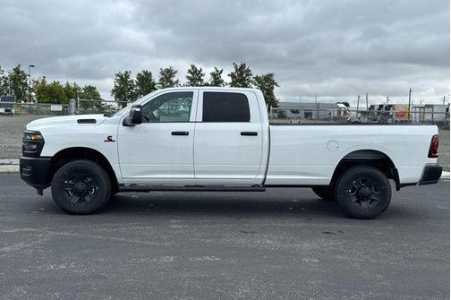 Bright White Clearcoat 2026 RAM 3500 Tradesman Crew Cab 4x4 8' Box
