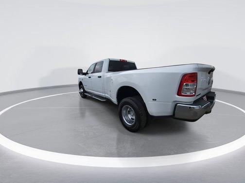 2024 RAM 3500 Big Horn Crew Cab 4x4 8' Box