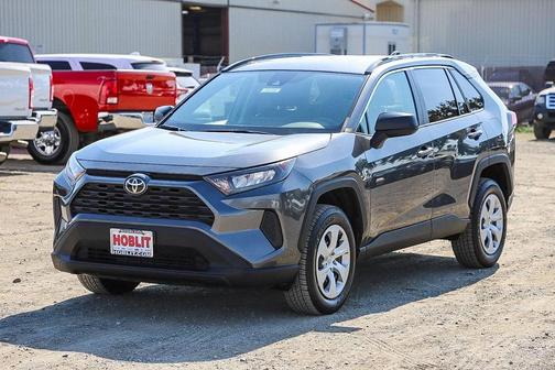 Photo 3 of 25 of 2020 Toyota RAV4 LE
