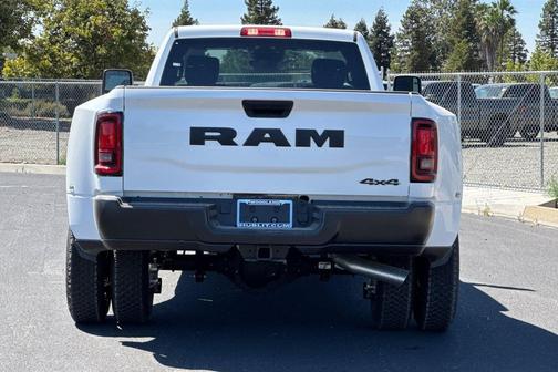 Bright White Clearcoat 2026 RAM 3500 Tradesman Regular Cab 4x4 8' Box