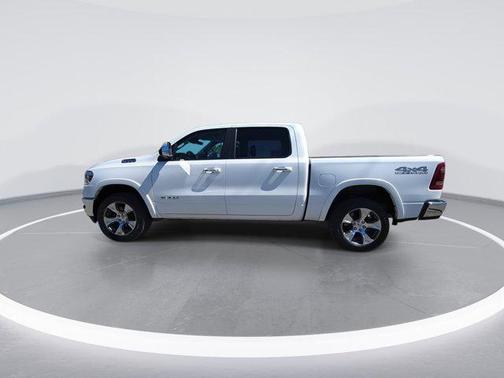Ivory White Tri-Coat Pearlcoat 2019 RAM 1500 Laramie