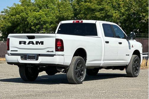 Bright White Clearcoat 2026 RAM 3500 Big Horn Crew Cab 4x4 8' Box