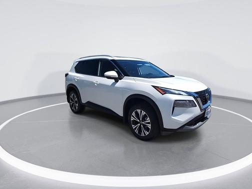Pearl White Tricoat 2021 Nissan Rogue SV
