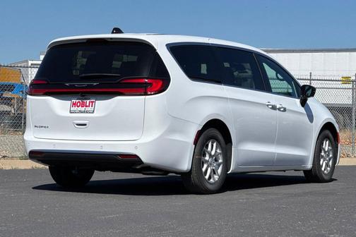 Bright White Clearcoat 2027 Chrysler Pacifica L