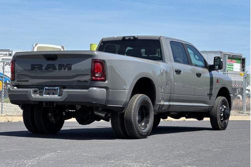 Ceramic Gray Clearcoat 2026 RAM 3500 Big Horn Crew Cab 4x4 8' Box