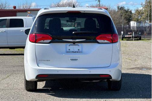 2026 Chrysler Voyager LX