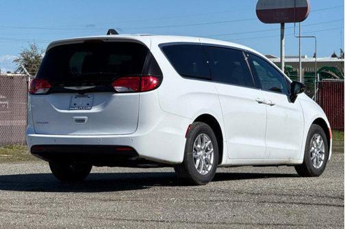 2026 Chrysler Voyager LX