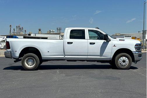 2025 RAM 3500 Tradesman Crew Cab 4x4 8' Box