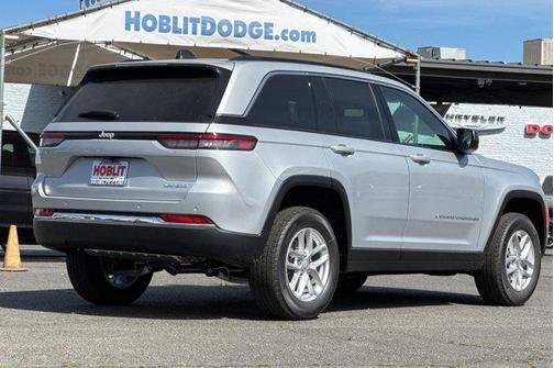 Silver Zynith 2026 Jeep Grand Cherokee Laredo