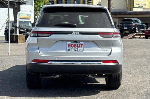 Silver Zynith 2026 Jeep Grand Cherokee Laredo