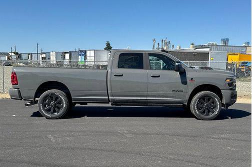 Ceramic Gray Clearcoat 2026 RAM 2500 Laramie Crew Cab 4x4 8' Box