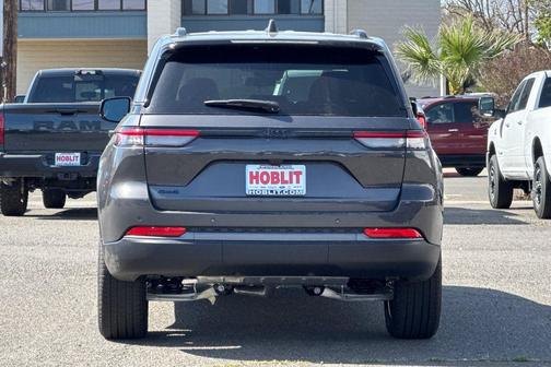 Baltic Gray Metallic Clearcoat 2026 Jeep Grand Cherokee Limited