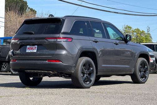 Baltic Gray Metallic Clearcoat 2026 Jeep Grand Cherokee Limited