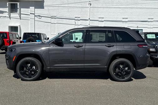 Baltic Gray Metallic Clearcoat 2026 Jeep Grand Cherokee Limited