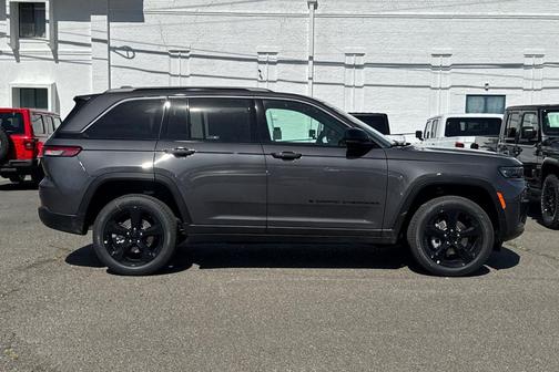 Baltic Gray Metallic Clearcoat 2026 Jeep Grand Cherokee Limited