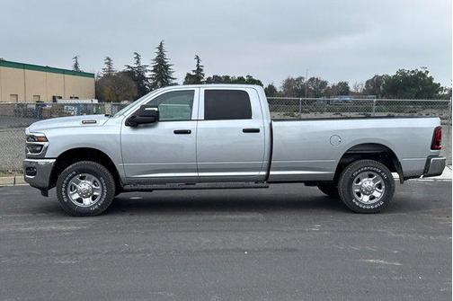 2026 RAM 2500 Tradesman Crew Cab 4x4 8' Box