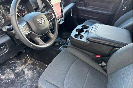2025 RAM 2500 Tradesman Crew Cab 4x4 6'4' Box