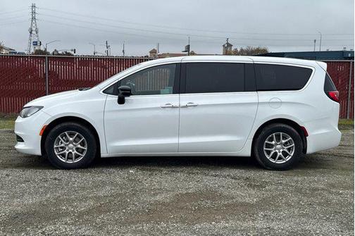 2026 Chrysler Voyager LX