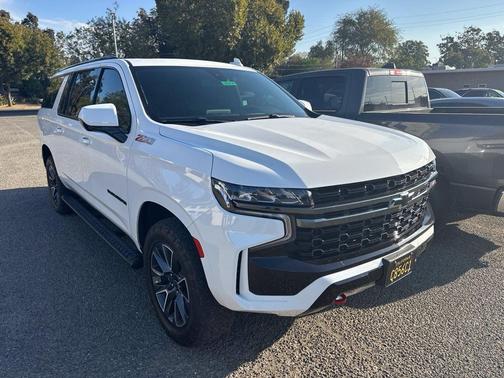 Summit White 2021 Chevrolet Suburban 4WD Z71