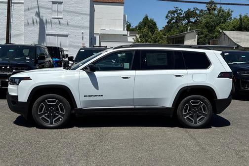 Bright White Clearcoat 2026 Jeep Cherokee Laredo 4x4