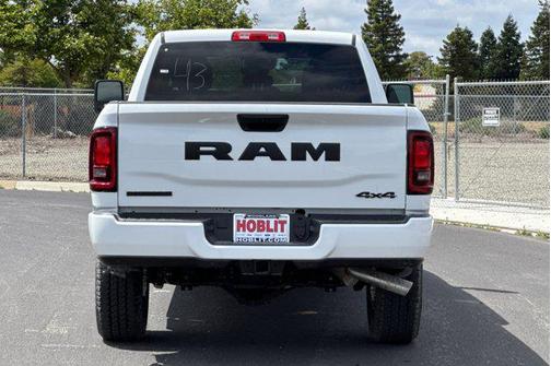 Bright White Clearcoat 2026 RAM 2500 Big Horn Crew Cab 4x4 6'4' Box