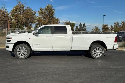 Bright White Clearcoat 2026 RAM 3500 Laramie Crew Cab 4x4 8' Box