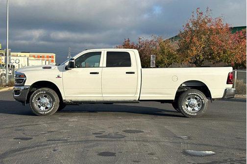 2026 RAM 2500 Tradesman Crew Cab 4x4 8' Box