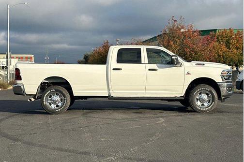 2026 RAM 2500 Tradesman Crew Cab 4x4 8' Box