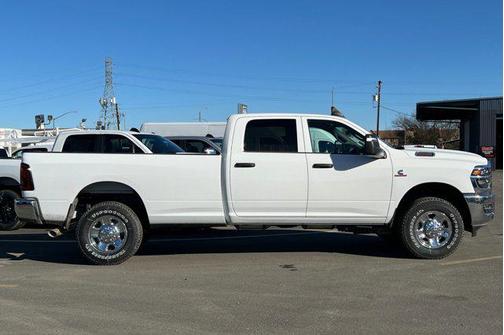 2026 RAM 2500 Tradesman Crew Cab 4x4 8' Box
