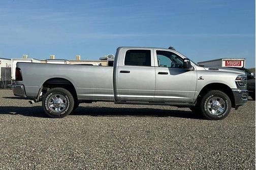 2026 RAM 2500 Tradesman Crew Cab 4x4 8' Box