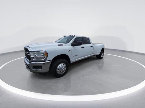 Bright White Clearcoat 2024 RAM 3500 Big Horn Crew Cab 4x4 8' Box