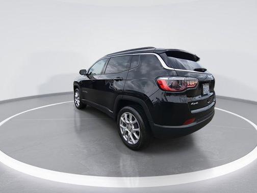 2023 Jeep Compass Latitude Lux