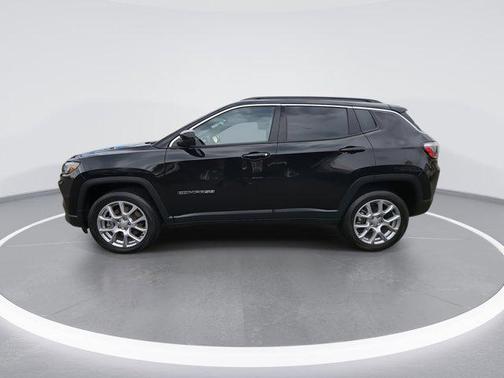 2023 Jeep Compass Latitude Lux