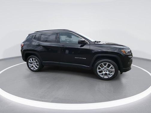 2023 Jeep Compass Latitude Lux