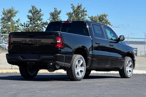Diamond Black Crystal Pearlcoat 2026 RAM 1500 Express