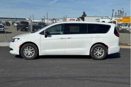 2026 Chrysler Voyager LX