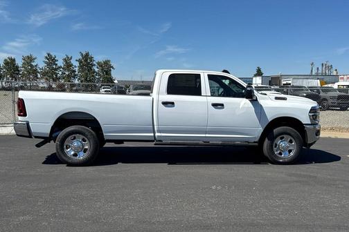 Bright White Clearcoat 2026 RAM 2500 Tradesman Crew Cab 4x4 8' Box