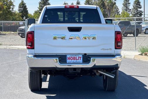 Bright White Clearcoat 2026 RAM 2500 Tradesman Crew Cab 4x4 8' Box