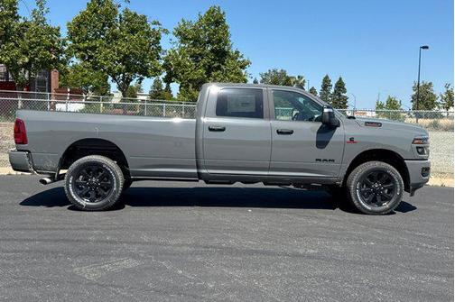 Ceramic Gray Clearcoat 2026 RAM 3500 Big Horn Crew Cab 4x4 8' Box