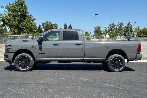 Ceramic Gray Clearcoat 2026 RAM 3500 Big Horn Crew Cab 4x4 8' Box