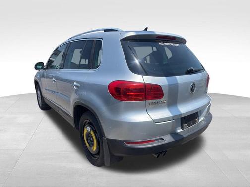 Reflex Silver Metallic 2017 Volkswagen Tiguan 2.0T Wolfsburg Edition